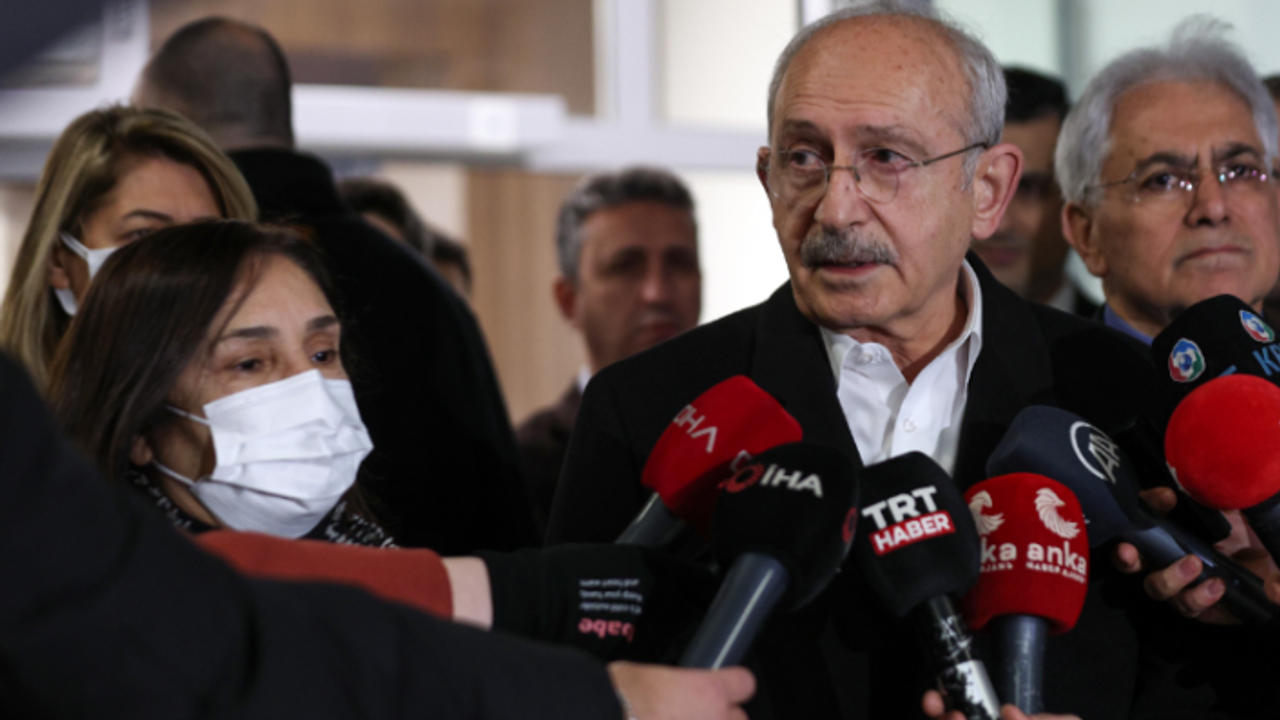 Kemal kılıçdaroğlu ve eşi, depremzedeleri ziyaret etti