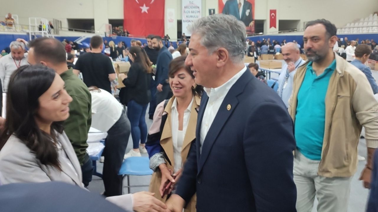 Dr.Murat EMİR CHP'den Yeniden Milletvekili Seçildi