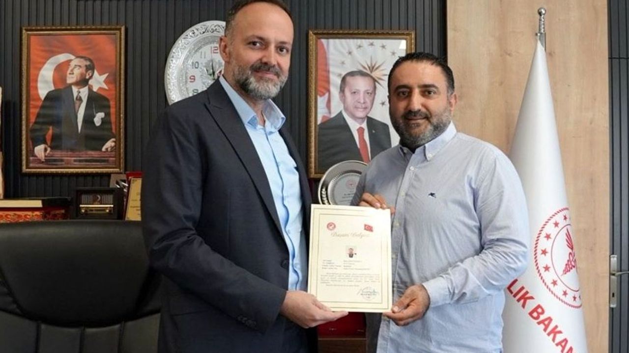 Başhekim Dr. Kavvasoğlu'na Teşekkür Belgesi