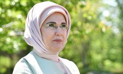 Emine Erdoğan'dan, hastanede tedavi gören çocuklara karne tebriği