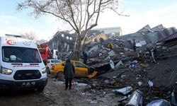 Koca'dan depremde seferber olan sağlık çalışanlarına teşekkür
