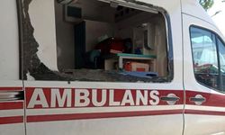 Sağlık ekibine çekiçli saldırı: Ambulansın camını kırdılar!