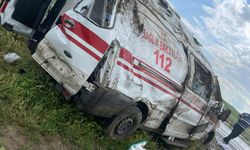 Ambulans kaza yaptı,2 sağlık çalışanı yaralandı