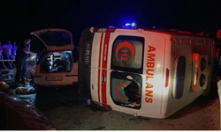 Ambulans ile otomobil çarpıştı: 3 ölü, 3 yaralı