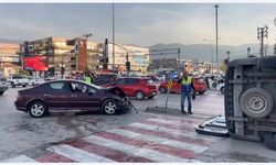Ambulans kaza yaptı: 1'i sağlık personeli 3 kişi yaralandı