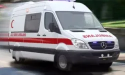 Ambulans otomobille çarpıştı: 1'i ağır 7 yaralı