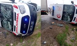 Ambulans kaza yaptı: 3 sağlık çalışanı yaralı!