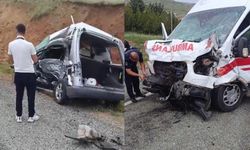 Ambulansla hafif ticari araç çarpıştı: 2’si polis, 7 yaralı