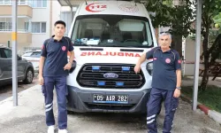 Baba ile oğlu aynı ambulansta hayat kurtarıyor