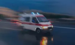 Otomobil ile ambulansın çarpışması sonucu araçlarda hasar oluştu