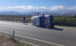 Ambulans ile hafif ticari araç çarpıştı: 1'i ağır 3 yaralı