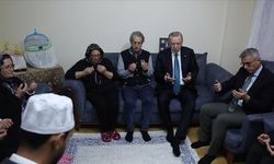 Cumhurbaşkanı Erdoğan'a Sağlık Bakanı  Memişoğlu da eşlik etti.