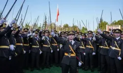 Ordudan ihraçları istenen teğmenlerin komutanı görevden alındı