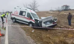 Ambulans ile otomobilin çarpıştı: 1 kişi hayatını kaybetti