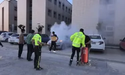 Hastanesi otoparkında araç yangını