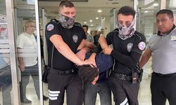 Hastanede Bıçaklı Saldırı: Doktor ve Güvenlik Görevlisi Yaralandı