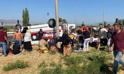 Ambulans ile otomobil çarpıştı! 2'si ağır 7 yaralı