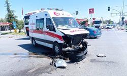 Kaza ihbarına giden ambulans kaza yaptı