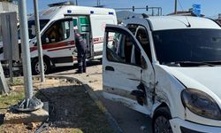 Ambulans ile hafif ticari araç çarpıştı: 2 yaralı