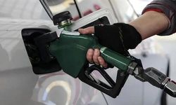 Akaryakıta çifte indirim! Tabela gece yarısı değişti