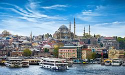 Türkiye'de E-Ticaret Neden Geleneksel Alışverişi Geride Bırakıyor?