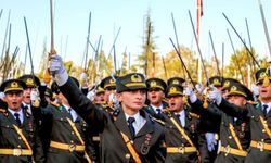 Mahkeme , Okul komutanı hakkındaki ihraç kararı iptal etti