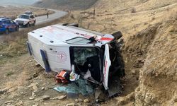 Devrilen ambulansta 3 sağlık çalışanı yaralandı