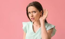 Uzmanlar Uyarıyor: Konuşmaları Duyuyor Ama Anlamıyorsanız Sebebi Bu Olabilir