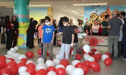 Erzurum Şehir Hastanesi'nde Tedavi Gören Çocuklara 23 Nisan Sürprizi