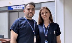 Hemşire çift tanıştıkları hastanede omuz omuza görev yapıyor