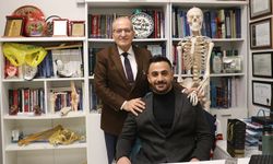 Yıllar Önce Ameliyatını Yaptığı Hastasından Gelen Telefonla Şok Oldu: 'Olağanüstü Heyecanlandım'