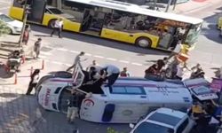 İETT otobüsü ile ambulans çarpıştı: 5 yaralı