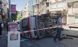 İstanbul'da İETT Otobüsü ve Ambulans Çarpıştı: 5 Kişi Yaralandı, Kaza Anı Kamerada
