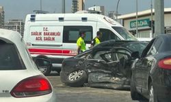 Ambulans ile otomobilin çarpıştı: 3’ü sağlık çalışanı 5 yaralı