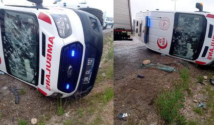 Ambulans kaza yaptı: 3 sağlık çalışanı yaralı!