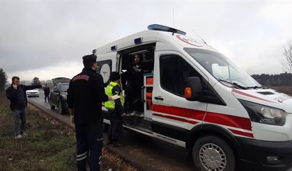 Hastaneye Giden Doktorun Aracına Midibüs Çarptı: Yaralılar var