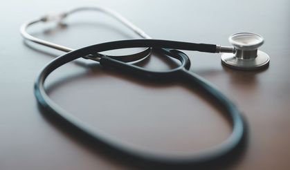 33 saat çalışan cerrahi asistanı kaza geçirdi