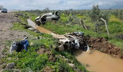 Hurdaya dönen araçtan burnu kanamadan çıkan doktor