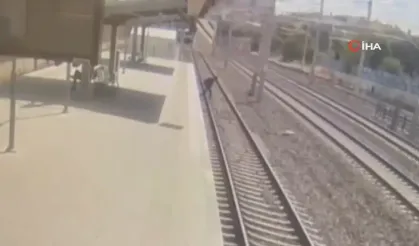 Tren raylarına atlayan doktor yaşamını yitirdi