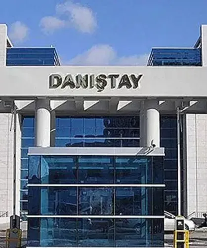 Öğrencisi ile aşk yaşayan üniversite hocası memurluktan atıldı