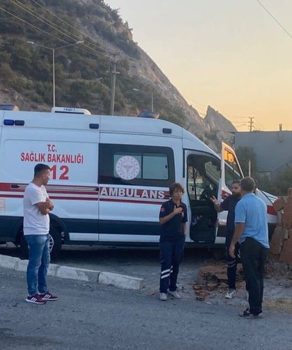 Söke’de ambulans ile cip çarpıştı