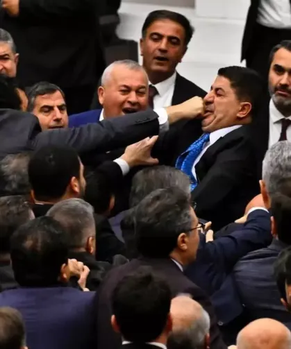 Kavgacı vekillerin maaşları kesilecek