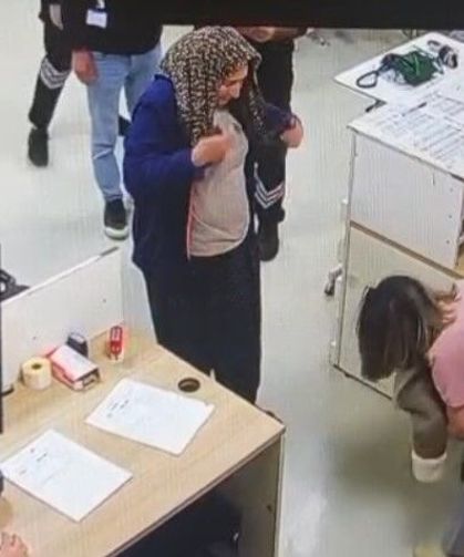 Hastane kantininde boğazına şeker kaçan Mina’yı hemşire kurtardı