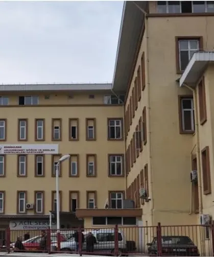 Hastanede Çalışanları Birbirleriyle Kavga Etti. Güveliğin Burnu Kırıldı