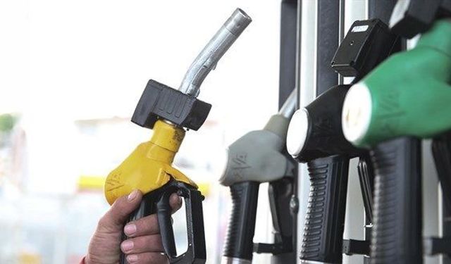 Akaryakıta zam geldi: Pompa fiyatlarına yansıdı