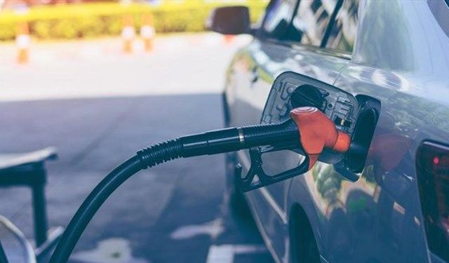 Benzine zam geldi: Gece yarısı fiyatlar güncellendi