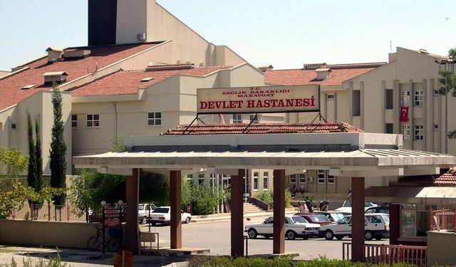 Manavgat Devlet Hastanesi’ni fare bastı, başhekim çözümü kedide buldu