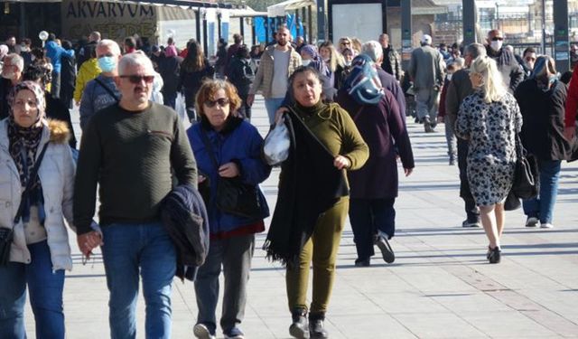 Türkiye'de Kadınlar erkeklerden 5,2 yıl daha uzun yaşıyor
