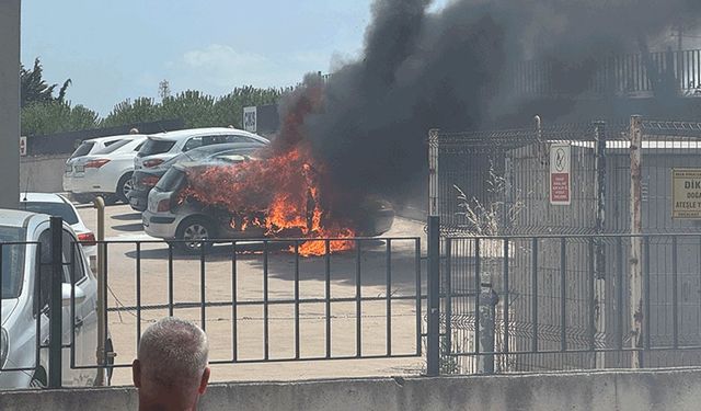 Hastane otoparkında araç alev aldı