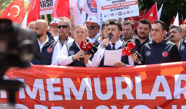 Memurlar Bakanlık Önünde Taş Kaynattı